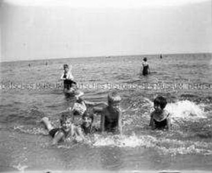 Seebad Heringsdorf, Kinder im Meer
