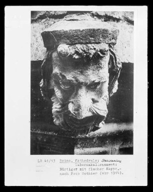 Maske eines Tabernakels der Kathedrale zu Reims, Bärtiger Mann mit Kappe