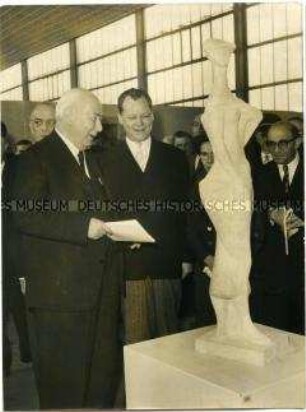Bundespräsident Heuss und Willy Brandt bei der Eröffnung der Großen Berliner Kunstausstellung