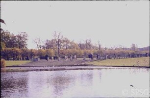 Berlin, Schlossgarten Charlottenburg, Blick über den Karpfenteich Richtung Südosten.