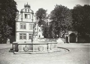 Burg Friedberg : Friedberg. Reichsburg, Burggrafenhof mit St. Georgsbrunnen und Burggrafenhaus