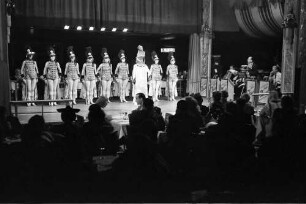 Berlin: Parade der "Vaterland Girls"