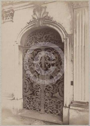 Ziergitter am Portal der Grabkapelle Ullmann (Kuntze) auf dem Gnadenfriedhof Hirschberg
