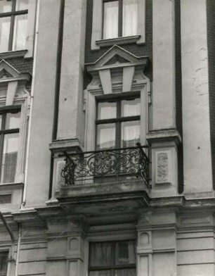 Görlitz, Landeskronstraße 5. Wohnhaus mit Laden (um 1890). Balkon