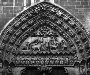 Tympanon mit Christus zwischen den Evangelisten und deren Symbolen : Burgos. Puerta del Sarmental (um 1240; Enrique, J. Pérez). Tympanon mit Christus zwischen den Evangelisten und deren Symbolen vom Südportal