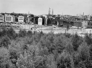 Hamburg-Altona. Jüdischer Friedhof Königstraße. Der Friedhof 1958. Die Bäume verbergen die historischen Grabplatten