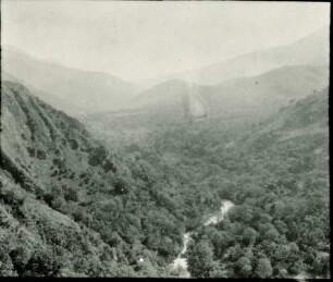 Blick ins Rio Chama-Tal von einer Terrasse in Merida