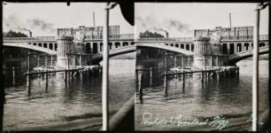 Die Seine mit dem Pont de Suresnes