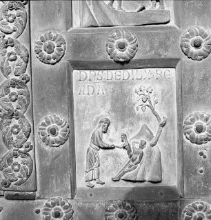 Bronzetür des Westportals, Die Erschaffung Evas