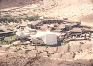 Saudi-Arabien. Mekka. Konferenzzentrum und Hotel (1969-1974 erbaut). Luftbild-Schrägaufnahme