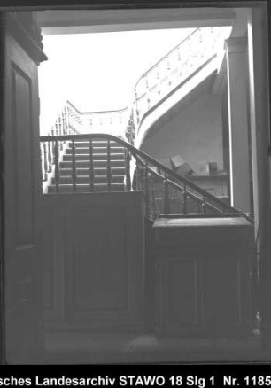 Braunschweigisches Landeshauptarchiv/Niedersächsisches Staatsarchiv in der Alten Kanzlei, Wolfenbüttel [um 1950] Enthält: Treppenhaus