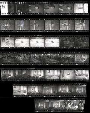 Schwarz-Weiß-Negative mit Aufnahmen von der Stadtverordneten-Sitzung im Stadthaus mit alliierten Stadtkommandanten, sowie Aufnahmen des Wachhundes von Julius Meyer (Leiter der jüd. Gemeinde Berlin)