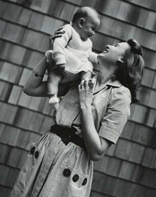 Modeaufnahme mit Baby (Mademoiselle)