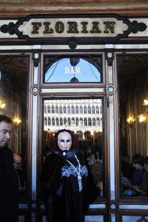 Karneval in Venedig : Aufgenommen am Karnevaldienstag, dem 21. Februar 2012, am Markusplatz in Venedig