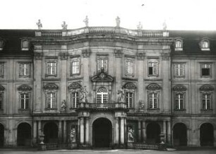 Ludwigsburg, Schloss : Ludwigsburg. "Neues Corps de logis" des Schlosses. Mittelrisalit der Hofseite