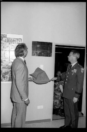 S/w-Fotografie: Eröffnung des Soviet Soldier Display im "McNair Museum" in Berlin-Lichterfelde