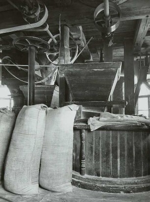 Lüttewitz, Turmwindmühle, Inneres, Mahlgänge