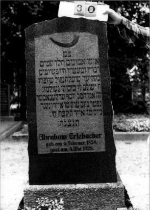 Grabstein 30