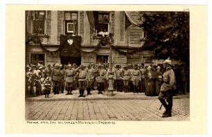 Der Krieg 1914/15 in Postkarten, 28. Reihe, Abt.: Österreich-Ungarn; Inhalt: Przemysl: Nr. 275: Parade am 06.06.1915 vor dem Rathaus in Przemysl