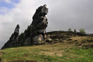 Harzvorland - Teufelsmauer : Zu den sehenswertesten Naturdenkmalen im nördlichen Harzvorland gehört die bis zu zwanzig Meter hohe "Teufelsmauer" bei Weddersleben. Aufgenommen am 12. Mai 2010