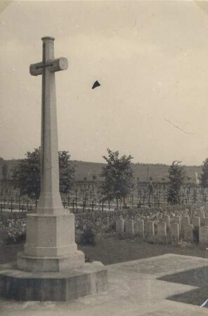 "Heldenfriedhof Sissonne"