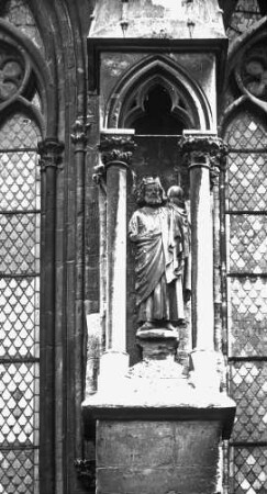 Halberstadt, Dom St. Stephanus und St. Sixtus, Figur an einem nördl. Strebepfeiler
