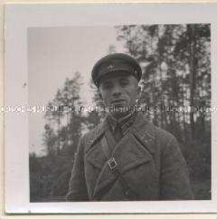 Die Soldaten Adolf Hitlers im Felde, Russischer Offizier an der Demarkationslinie