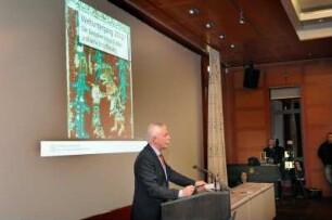 Eröffnung der Ausstellung "Weltuntergang 2012? Der Dresdner Maya-Codex und seine Entzifferung" im Vortragsaal der SLUB. Prof. Dr. Thomas Bürger bei der Begrüßung