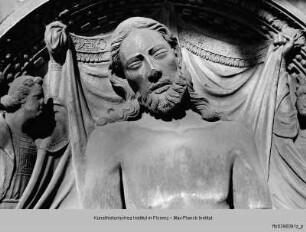 Reliefs am Portalgiebel - Portalgiebel