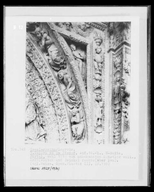 Archivolten rechts: Putti