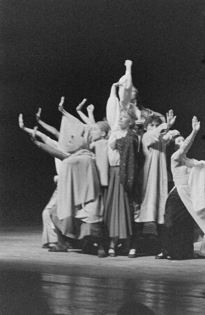Szenenbilder aus "Stunde des Tanzes", Ballett in der Choreographie von Jean Weidt?. Dramatische Ballett der Volksbühne Berlin, 23.11.1958