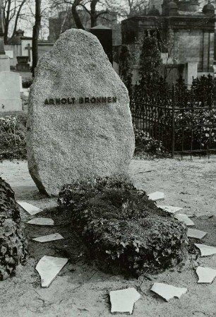 Grabmal Arnolt Bronnens (1895-?)