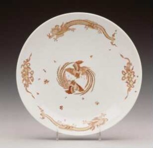 Schüssel mit roten Drachen, Hôô-Vögeln und ostasiatischen Ornamenten