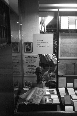 Freiburg: Reinhold Schneider-Dokumentation, im Schaufenster der Buchhandlung Herder