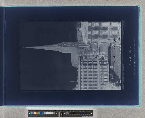 Hamburg : St. Petrikirche und Bergstrasse