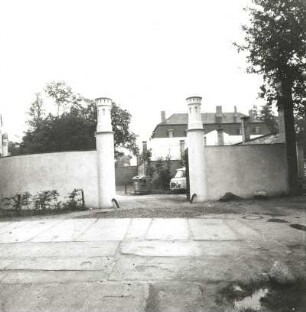 Cottbus. Branitzer Park. Kavalierhaus (1846, Fürst H. von Pückler-Muskau), Toranlage