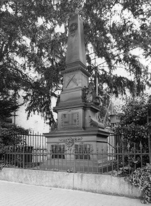 Ehrenmal; Frankfurt, Starkenburger Straße