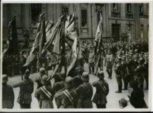 Aufmarsch der Reichswehr zum 85. Geburtstag Paul von Hindenburgs