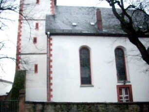 Turm und Langhaus von Südwesten