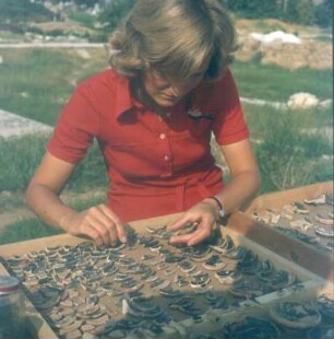 Athen. Kerameikos-Grabungsfeld. Tonscherben-Puzzle