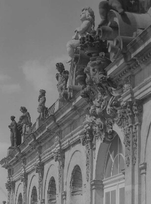 Dresden. Zwinger, Dachbekrönung des Zoologischen Pavillon?