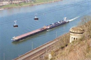RoRo Schiff am Deutschen Eck