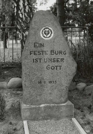 Gedenkstein zum 450. Geburtstag von Martin Luther