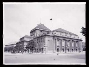 Deutsches Opernhaus (auch: Städtische Oper), Berlin: Ansicht von Süden, (Negativ zu Inv. Nr. TBS 019,25)