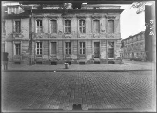 Potsdam, Hegelallee. Wohnhaus. Straßenfront