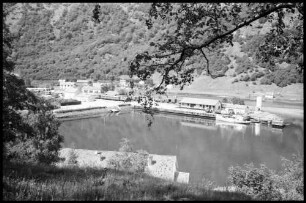 Flåm: Aurlandfjord, Flåmsbahn, Bahnhof im Fjord