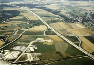 AS Crailsheim, Trassierung mit Blick in Richtung Heilbronn Landschaft nach dem Autobahnbau. Bepflanzung