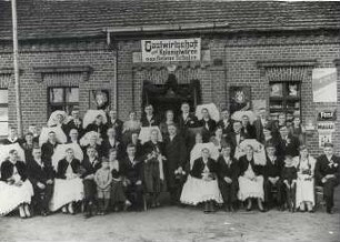 Hochzeit in der Niederlausitz : Gesellschaftliche Volkskultur - Sitten im Laufe des menschlichen Lebens - Hochzeit. Ort: Delnja Łužica / Niederlausitz. Hochzeit.