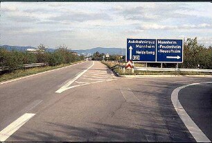 Einfahrt in Kreisel Südost (Mannheim Richtung Mannheim-Neuostheim) von Nebenfahrbahn Süd (Mannheim Richtung Heidelberg)