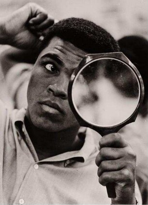 Muhammad Ali bei einem Friseurbesuch in Chicago